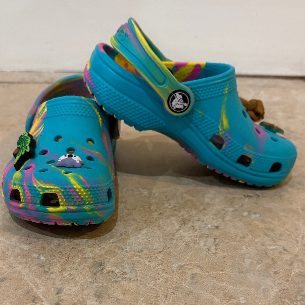 CROCS Kids Turquoise and Multicolor Clogs